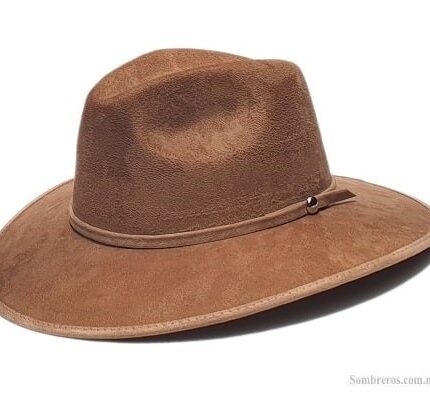 Outdoors hat with a western touch